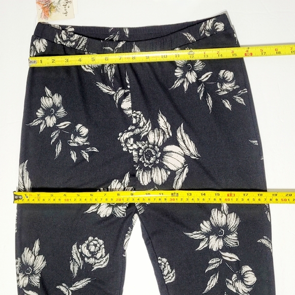 About a Girl Black & Taupe Floral Leggings (XL) - Picture 10 of 12